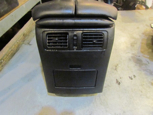 2006 Infiniti M35x Center Console w/DVD Player-Latch Broken