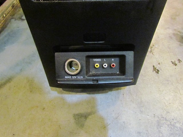 2006 Infiniti M35x Center Console w/DVD Player-Latch Broken