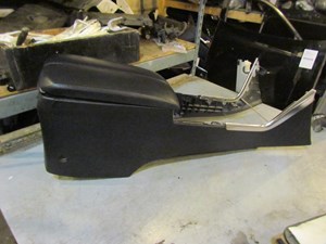 2006 Infiniti M35x Center Console w/DVD Player-Latch Broken