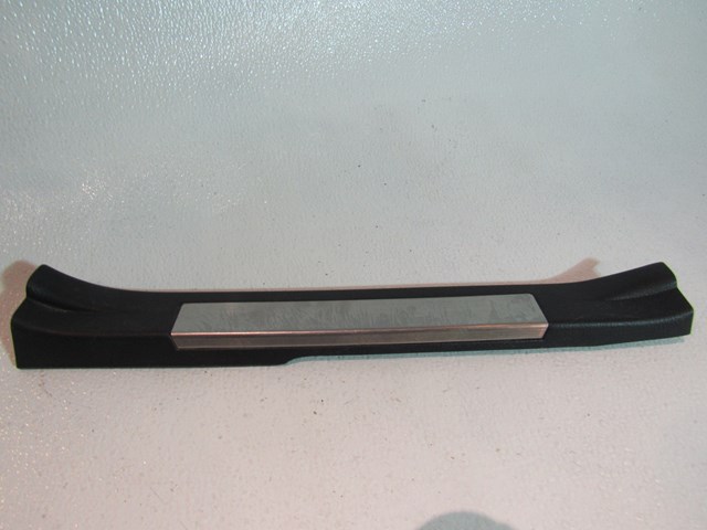 06 07  Infiniti M35 M35x Rear RH Pass Door Sill 769B6 EG000
