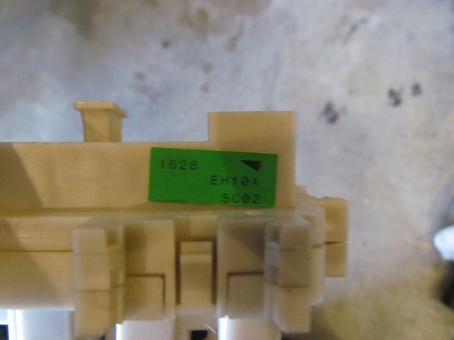 2006 Infiniti M35 M35x Interior Fuse Box EH102