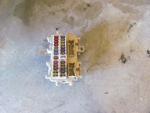 2006 Infiniti M35 M35x Interior Fuse Box EH102
