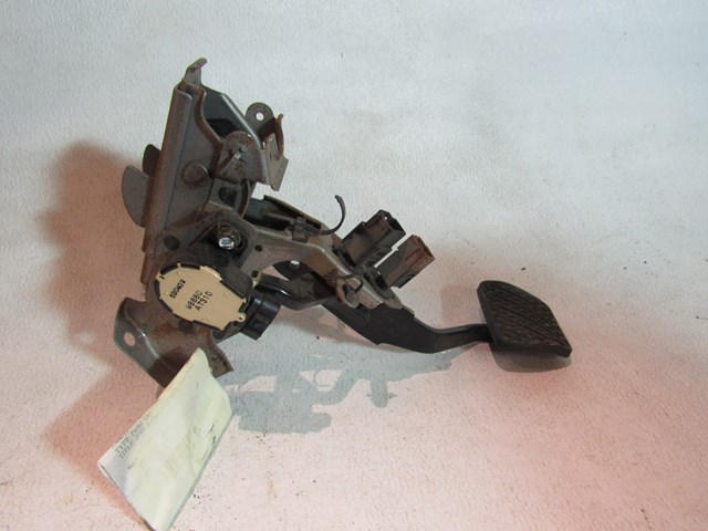 2006 Infiniti M35 M35x Brake Pedal