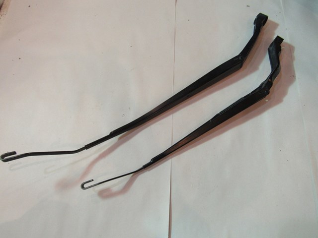 2006 Infiniti M35 M35x Windshield Wiper Arm Set