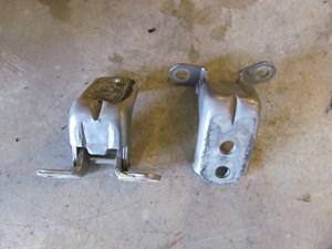 2006 Infiniti M35x Front LH Driver Door Hinges