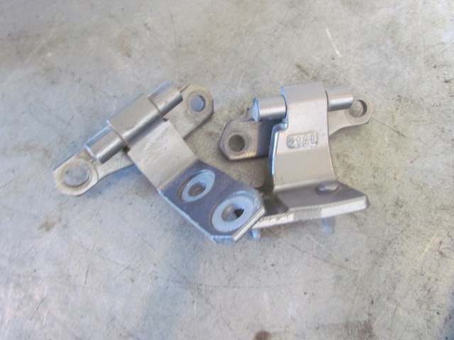 2006 Infiniti M35 M35x Rear LH Driver Door Hinges