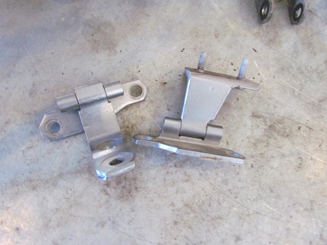 2006 Infiniti M35 M35x Rear RH Passenger Door Hinges