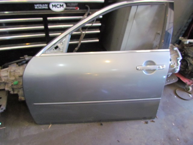 2006 Infiniti M35x Front LH Driver Door Shell