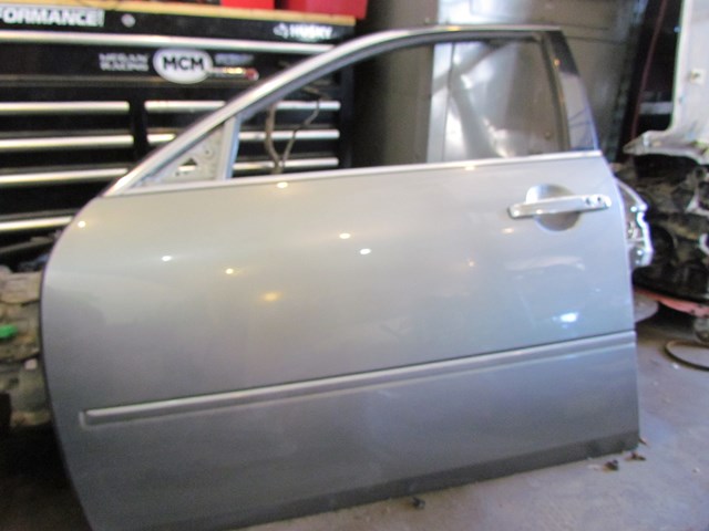 2006 Infiniti M35x Front LH Driver Door Shell