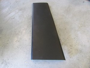 2006 Land Rover LR3 LH Driver Lower B Pillar EMG500290