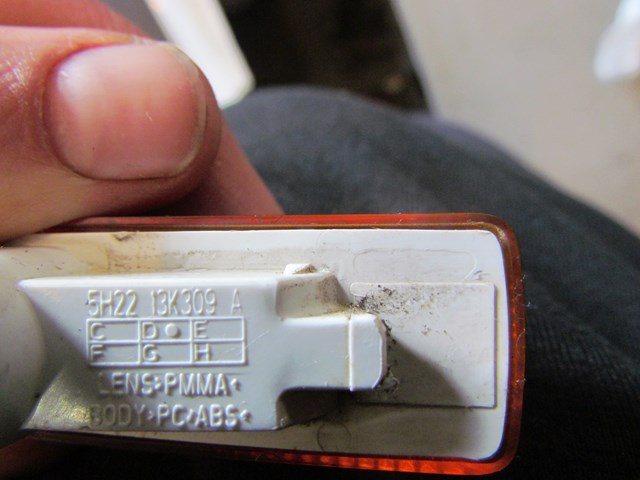 2006 Land Rover LR3 HSE Front LH Driver Sidemarker 