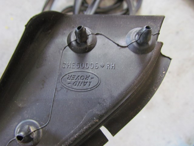 2006 Land Rover LR3 Front RH Passenger Window Seal CHE50006