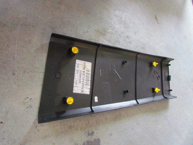 2006 Land Rover LR3 RH Pass Lower B Pillar Trim EMG500280