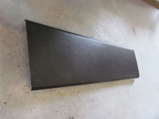 2006 Land Rover LR3 RH Pass Lower B Pillar Trim EMG500280