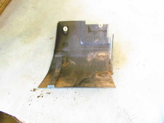 2006 Land Rover LR3 Front LH Driver Fender Extension 