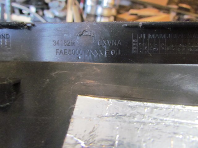 2006 Land Rover LR3 Center Dash Trim Panel w/Vents FAE500012