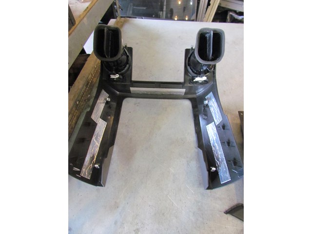 2006 Land Rover LR3 Center Dash Trim Panel w/Vents FAE500012