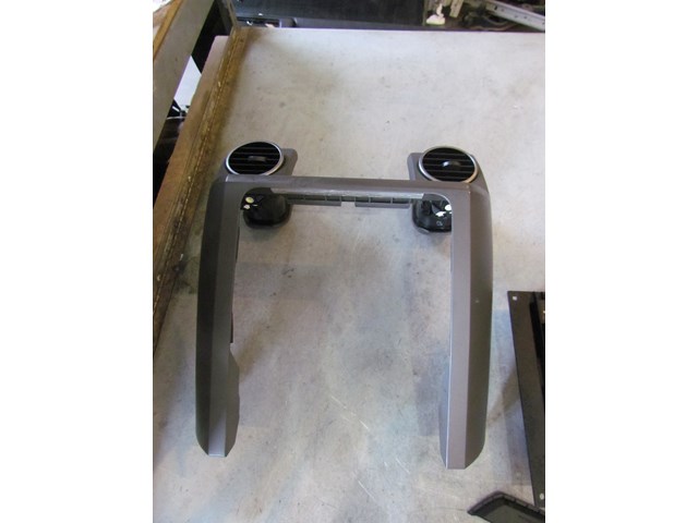2006 Land Rover LR3 Center Dash Trim Panel w/Vents FAE500012