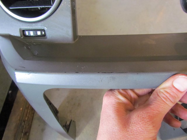 2006 Land Rover LR3 Center Dash Trim Panel w/Vents FAE500012