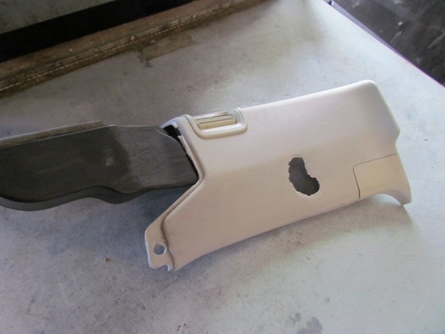 2006 Land Rover LR3 HSE LH Driver C Pillar Trim EMG500348