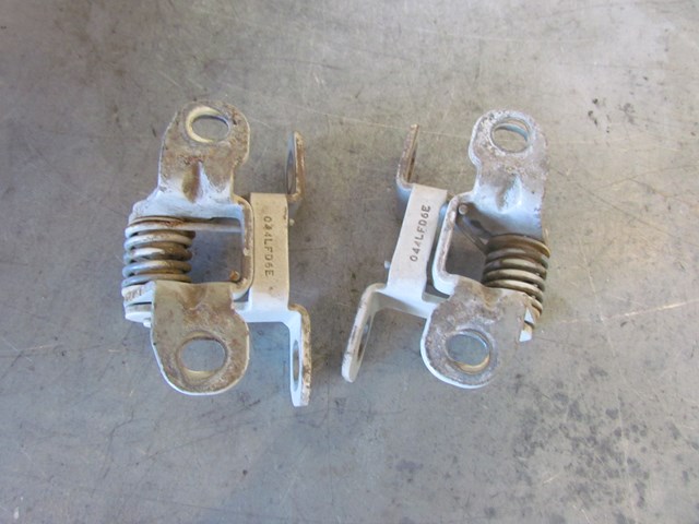 2006 Land Rover LR3 Tail Gate Hinges Set