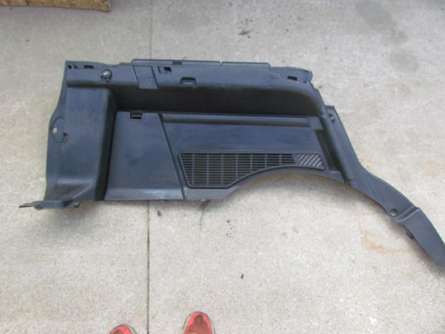 2006 Land Rover LR3 HSE HD PKG LH Driver Quarter Trim Panel