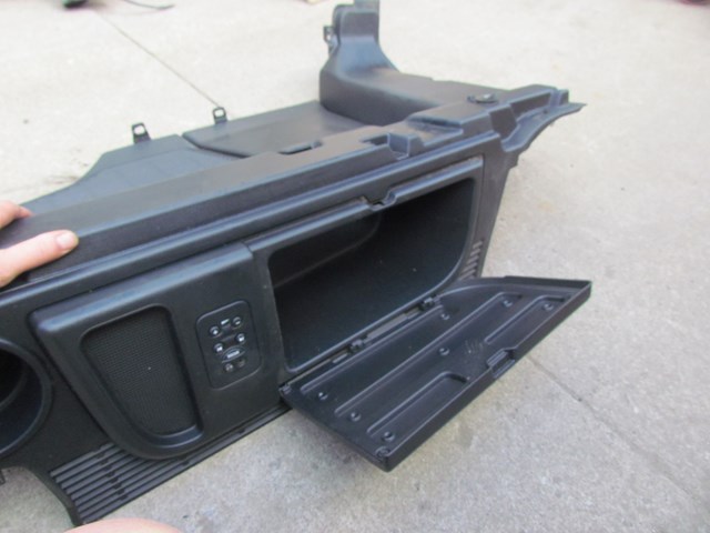 2006 Land Rover LR3 HSE HD PKG LH Driver Quarter Trim Panel