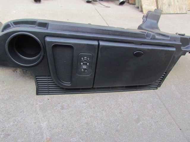 2006 Land Rover LR3 HSE HD PKG LH Driver Quarter Trim Panel