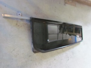 2006 Land Rover LR3 Rear LH Driver Stationary Door Glass