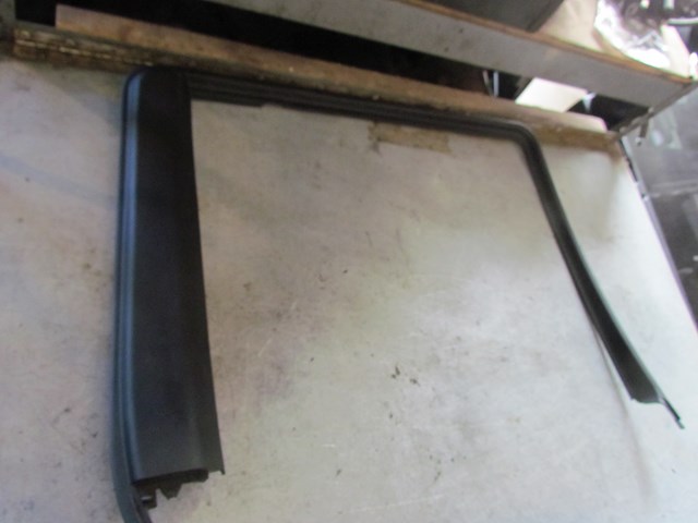 2006 Land Rover LR3 Rear LH Driver Window Trim ELN000033