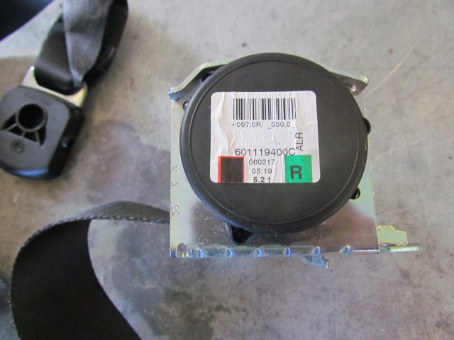 2006 Land Rover LR3 Front RH Passenger Seat Belt Retractor