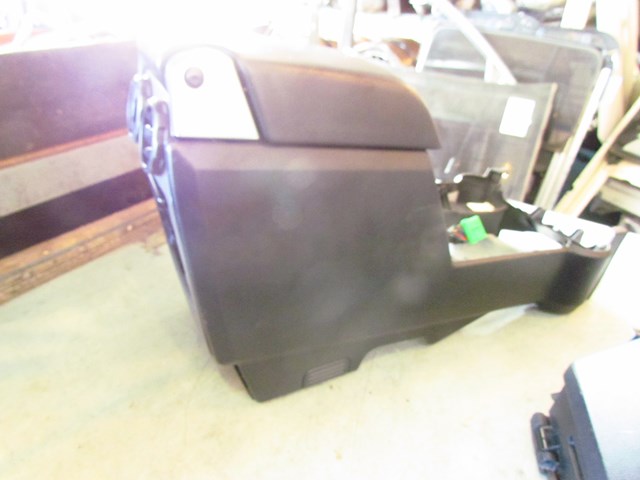 2006 Land Rover LR3 HSE HD Pkg Center Console Cooler