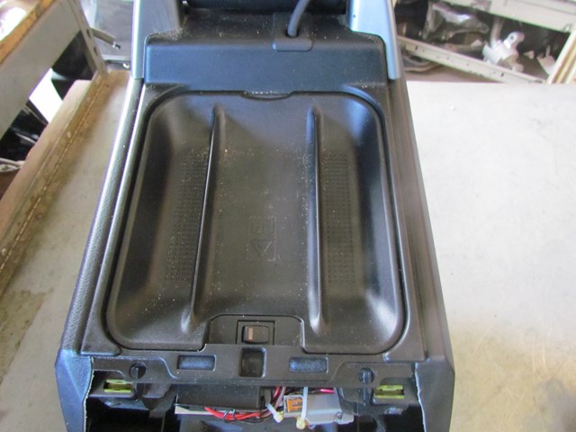2006 Land Rover LR3 HSE HD Pkg Center Console Cooler