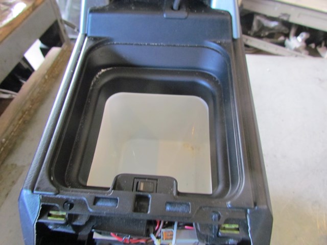 2006 Land Rover LR3 HSE HD Pkg Center Console Cooler