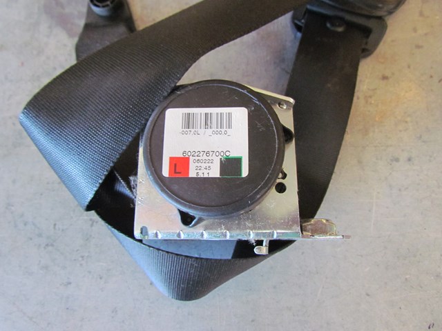 2006 Land Rover LR3 Front LH Driver Seat Belt Retractor