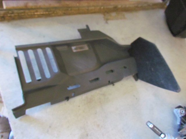 2006 Land Rover LR3 RH Passenger Lower Trim Panel FBS500102