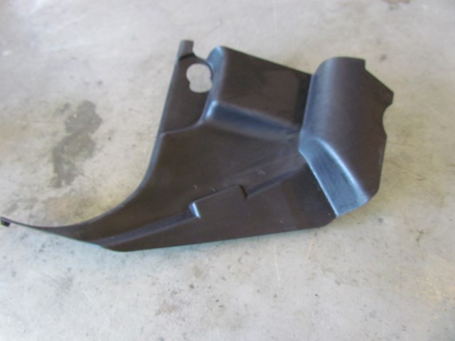 2006 Land Rover LR3 LH Driver Lower Kick Panel