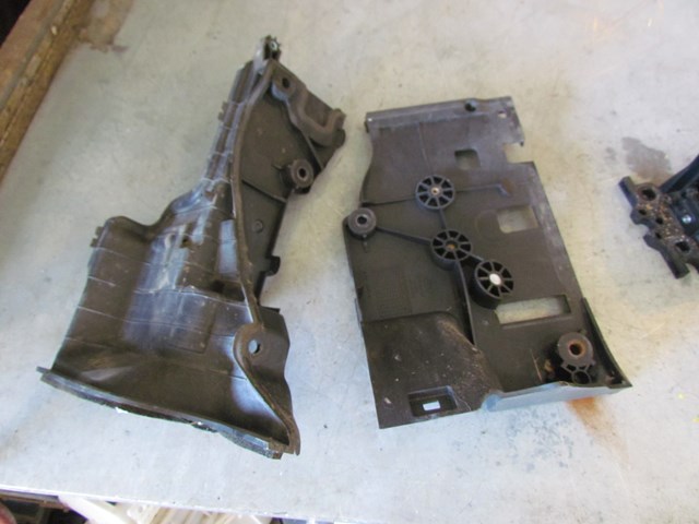 2006 Land Rover LR3 ABS Pump & Brake Master Tray DWM500031