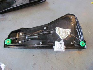 2006 Land Rover LR3 HSE Rear RH Pass Window Motor & Regulator