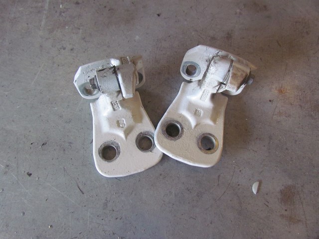 2006 Land Rover LR3 Rear RH Passenger Door Hinge