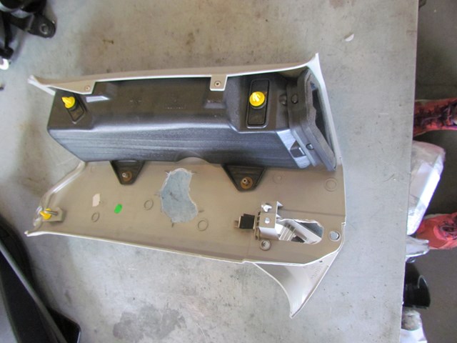 2006 Land Rover LR3 HSE RH Pass C Pillar Trim Panel EMG500358