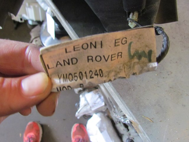 2006 Land Rover LR3 Center Radiator Air Duct Deflector