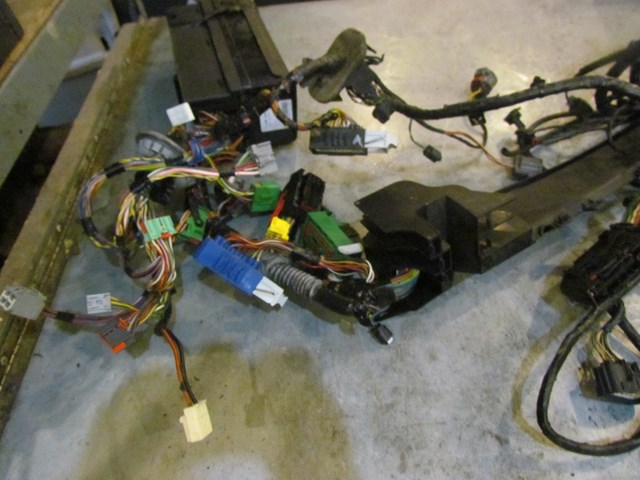 2006 Land Rover LR3 LHD Engine Wire Harness YMB505921A