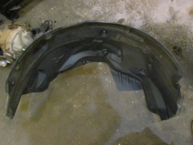 2006 Land Rover LR3 Front RH Passenger Fender Liner
