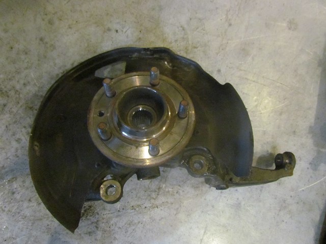 2006 Land Rover LR3 Front LH Driver Spindle