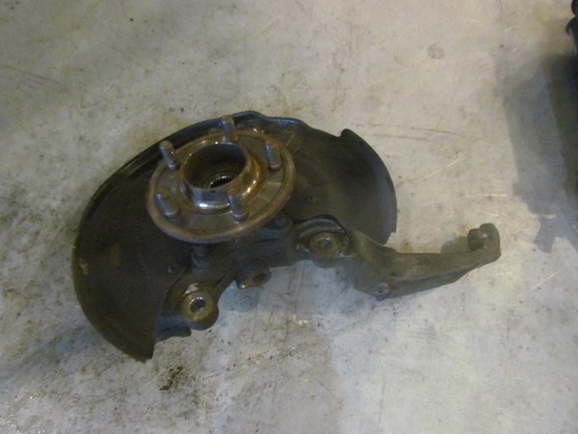 2006 Land Rover LR3 Front LH Driver Spindle