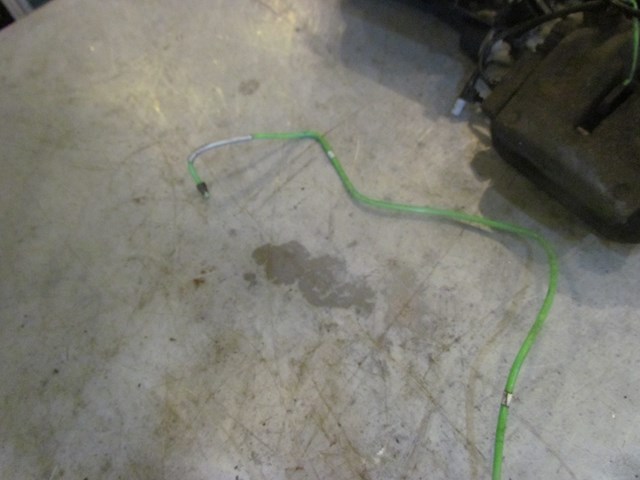 2006 Land Rover LR3 Front LH Driver Air Suspension Line