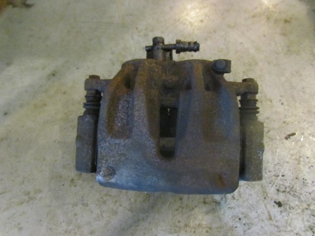 2006 Land Rover LR3 Front RH Passenger Caliper