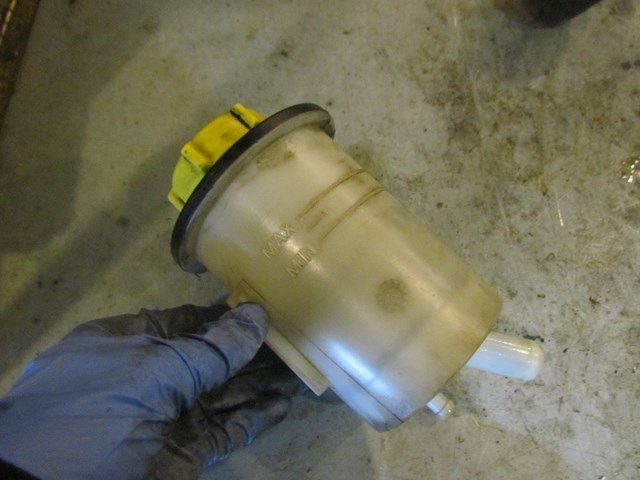 2006 Land Rover LR3 Power Steering Fluid Reservoir