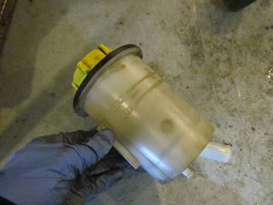 2006 Land Rover LR3 Power Steering Fluid Reservoir